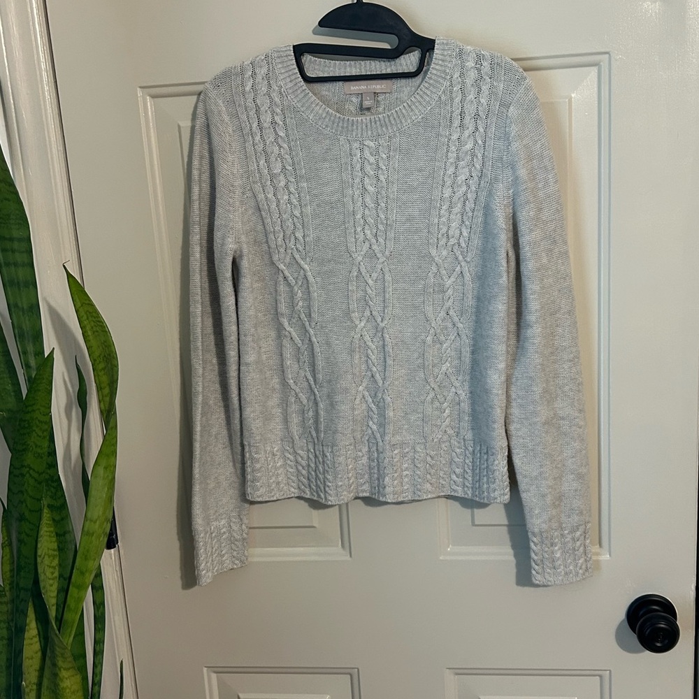 Banana Republic Gray cable knit sweater size small